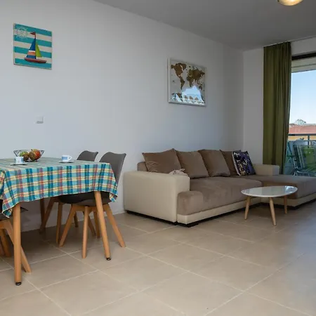 Life One-bedroom With Sea View By Flаt Manаger