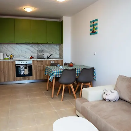 Life One-bedroom With Sea View By Flаt Manаger Apartament *